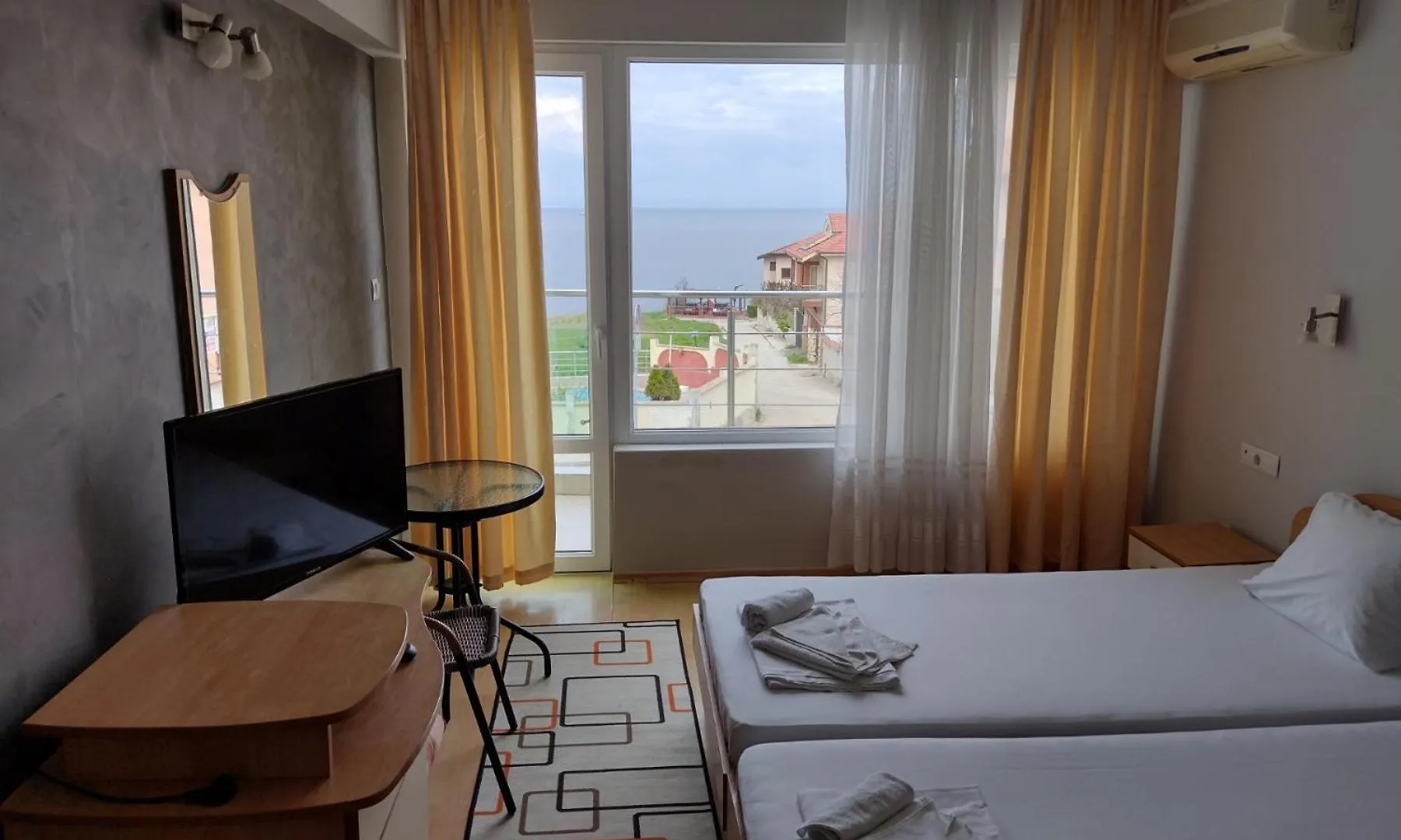 Family Hotel Coral Sozopol 3*,  Bulgaria